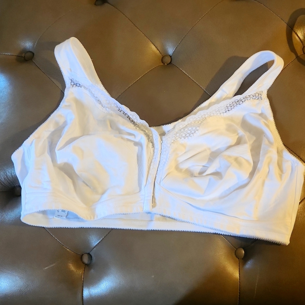Open front claps, Bra New.